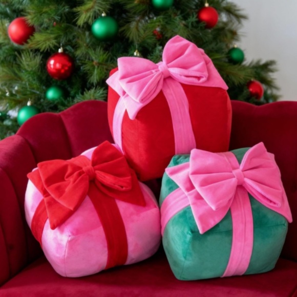 Festive Gift Box PLUSHIE SHERPA Set - Pink, Red, and Green